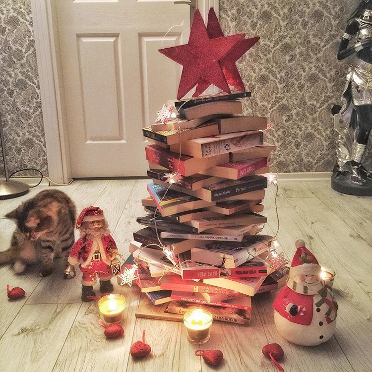 Book tree, 17 fun ways to have a book-filled Christmas