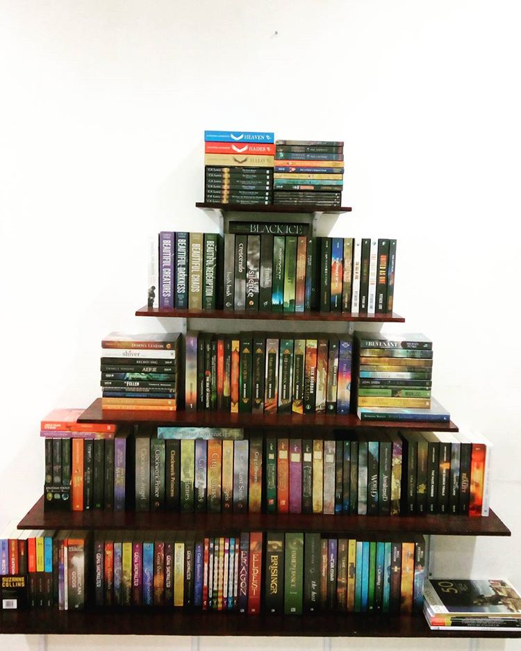 Themed Shelves