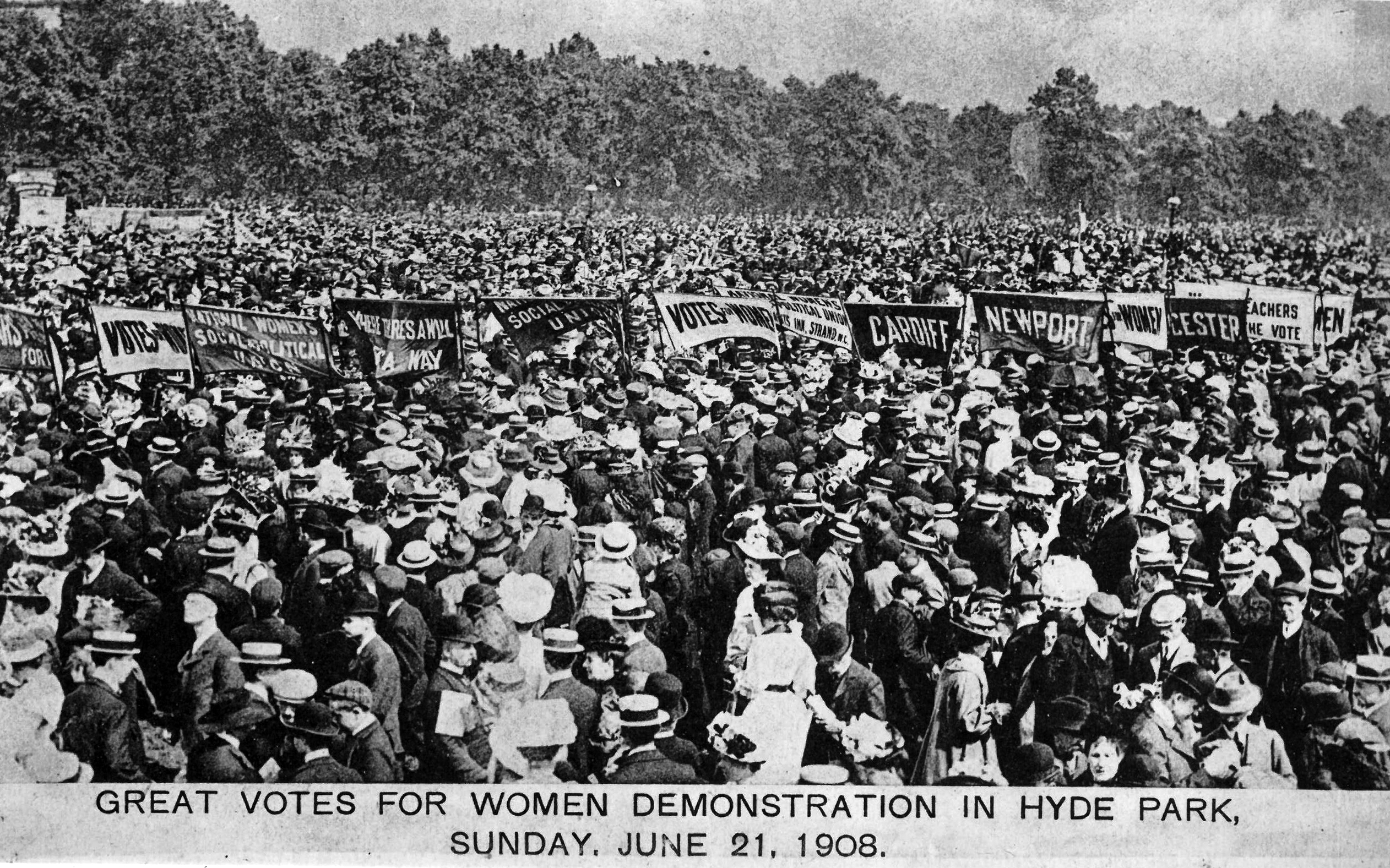 Crowds gather for 'Women's Sunday', 21 June 1908